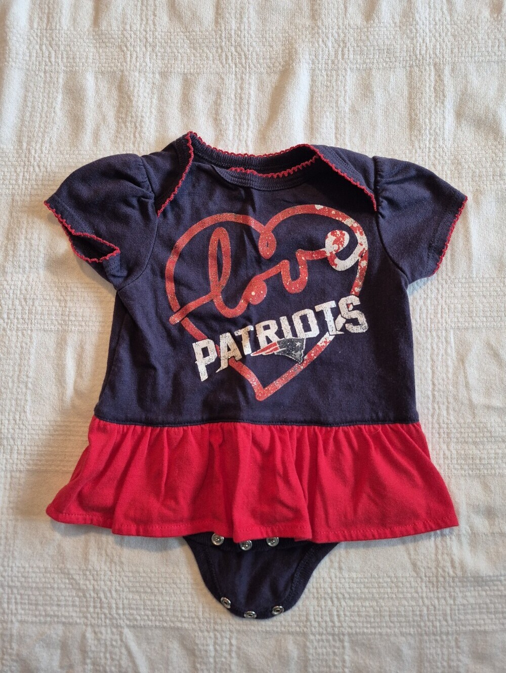 NFL Team Apparel Patriots girls 0-3 months body suit, sparkly design VGUC